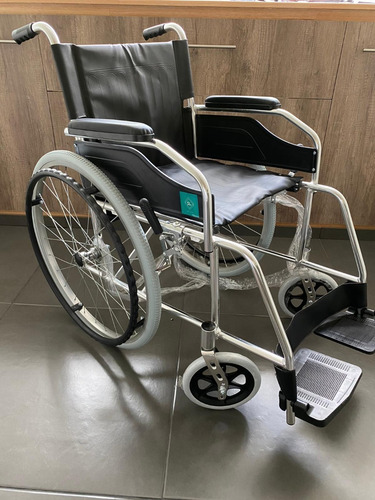 Imagen 2 de 4 de Silla De Ruedas De Aluminio Plegable 1 Año De Garantía