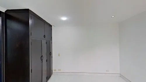 Lindo Apartamento Remodelado En La Loma De Los Bernal. Código #10