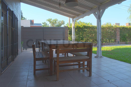 Casa En Venta Funes
