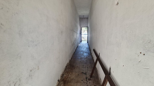 Venta De Local En Los Pinos, Isidro Casanova
