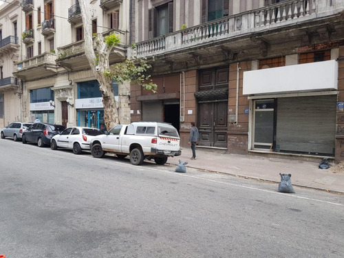 Local Comercial De 190m2 En Centro. Florida Y Mercedes