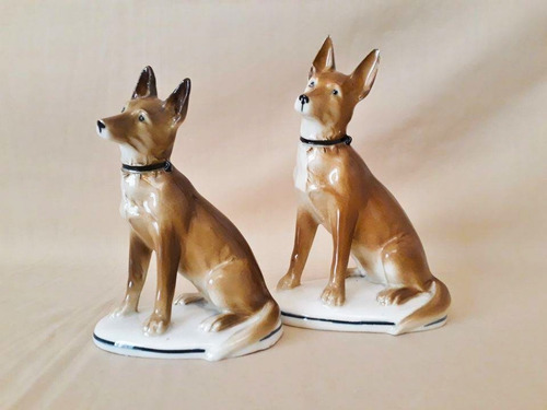 Dos Bellísimos Perritos En Porcelana