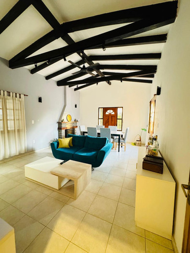 Apta Crédito: Casa De 3 Dormitorios En Venta En El Talar De Mendiolaza