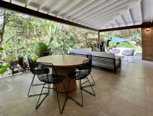 Casa En Arriendo En El Tesoro. Cod A16680