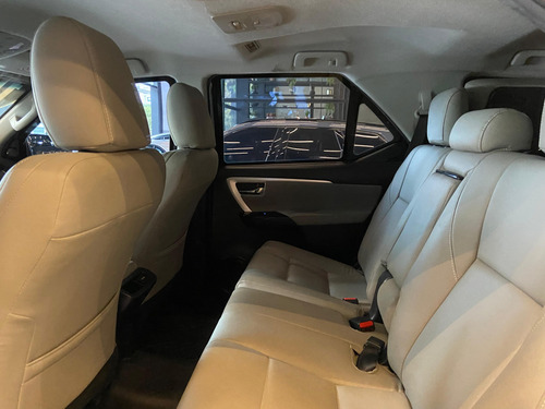 Toyota Hilux SW4 2.7 SR 7 LUGARES 4X2 16V FLEX 4P AUTOMÁTICO
