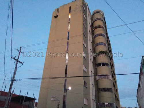 Iris Marin Vende Amplio Apartamento De 129 Mts Uicado En Zona Cntro Barquisimeto Icm
