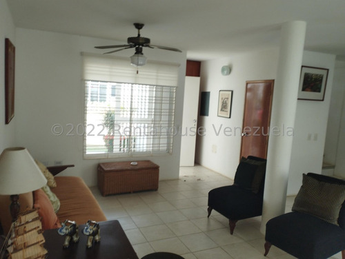 Imagen 2 de 18 de Venta En Margarita. Townhouse. 3 Hab Y 3 Baños. Excelente Ubicación. Xm. 23-13852