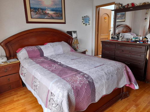 Vendo Hermosa Y Amplia Casa. Sector San José Del Valle. Frente A Supermercado Santa María