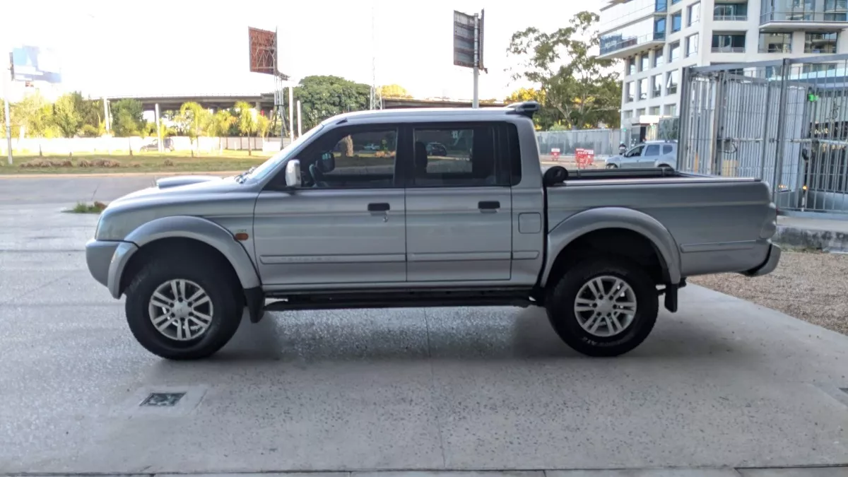 Mitsubishi L200 2.5 Sport Hpe Cab Doble At 4x4