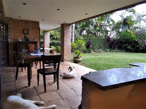 Imagen 7 de 26 de Venta Casa Remodelada Con Bellos Jardines En Calle Cerrada De La Lagunita