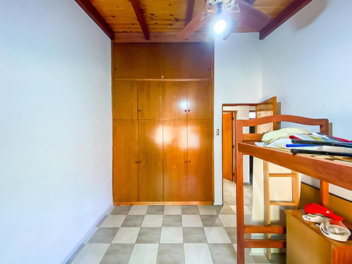 Casa De Tres Dormitorios En Venta En Capitan Bermudez Con Cochera Y Patio