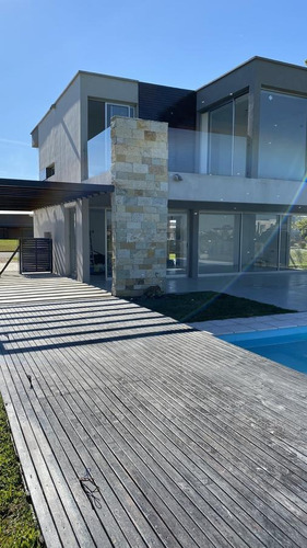 Imagen 3 de 22 de Casa En Venta - San Sebastián, Area 5
