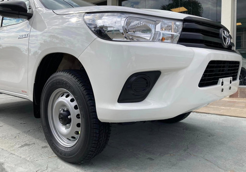 Imagen 10 de 16 de Toyota Hilux D/cabina 2.4 Tdi 150cv Dx 4x2 0km My2023
