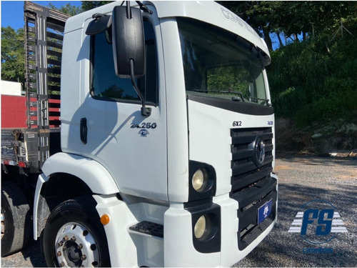 Imagem 3 de 6 de Volkswagen 24-250