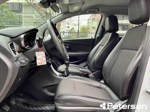 Imagen 23 de 24 de Chevrolet Tracker 1.8 Ls Fwd E5 Mt 5p 2018