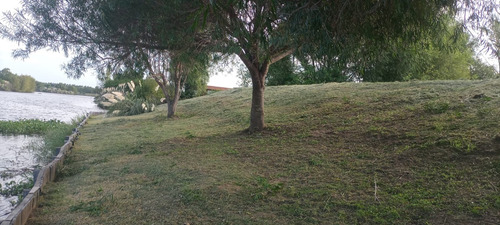 Lote Al Agua En Villa Paranacito (barrio Náutico Sagastume)