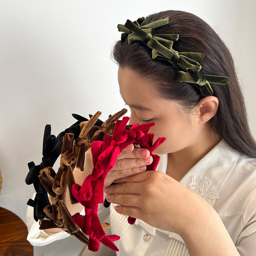Diadema De Terciopelo Con Lazo Y Accesorios Para El Cabello