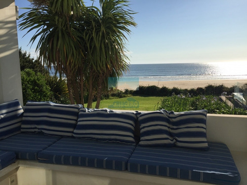 Exclusiva Casa Sobre La Playa De Solanas. Excelentes Vistas, Piscina Y Parrillero Con Vista Al Mar. - Ref: 5678