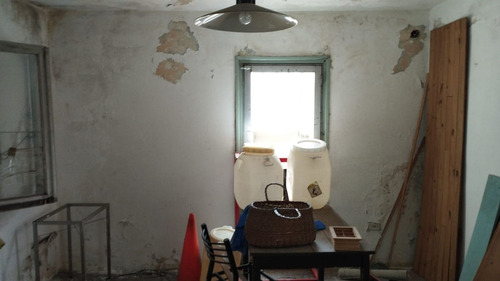 Casa De Pasillo Unico A Reciclar En Su Totalidad