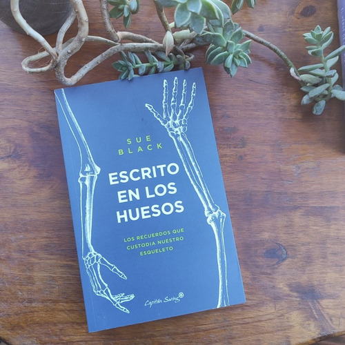 Escrito En Los Huesos De Sue Black, En Patagonia