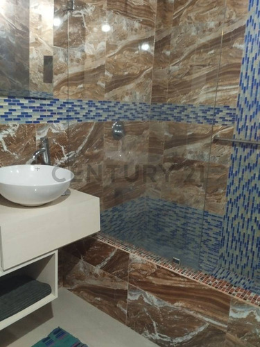 Casa Urbanización Altos De Copacabana. Tercera Etapa. Guarenas