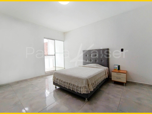 Imagen 15 de 25 de Casa En Venta, 8 Dormitorios Con Piscina, Zona Roca Y Coronado