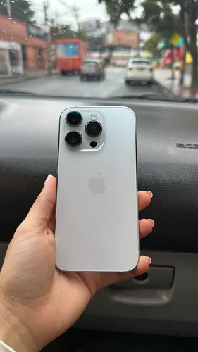 Apple iPhone 14 Pro (256 Gb) - Color Plata (Usado)