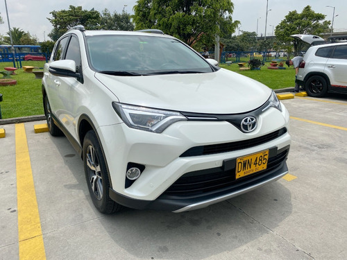 Imagen 12 de 25 de Toyota Rav 4 2017 Street 4x2