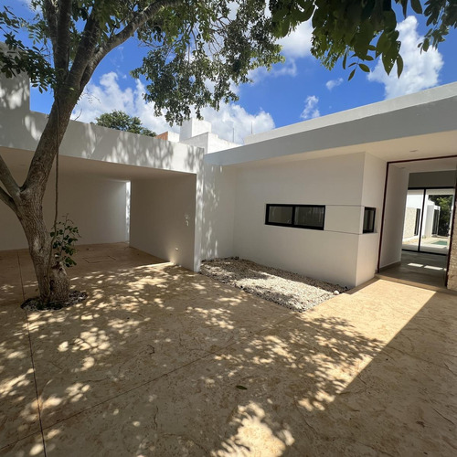 Casa En Venta Merida, Alura Residencial Cholul, 1 Planta, Entrega Inmediata.
