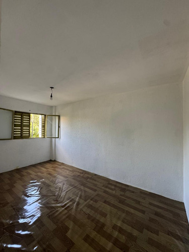 Cuatro Ambientes En Venta En El Barrio Piedrabuena Primer Piso