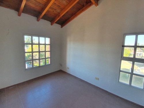 Imagen 19 de 28 de Casa De Tres Dormitorios, Dos Baños, Cochera, Amplio Terreno Y Pileta