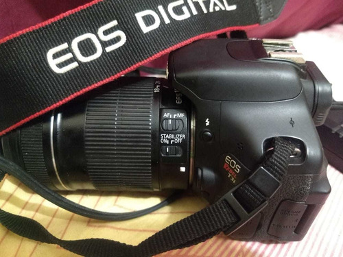 Canon T3i + Lente 50mm 1.8 + 18-135mm