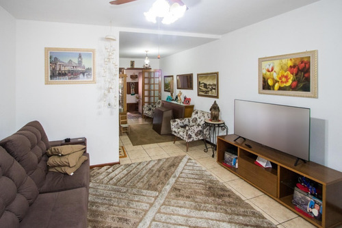 Casa Em Hípica Com 3 Dormitórios - Lu428883