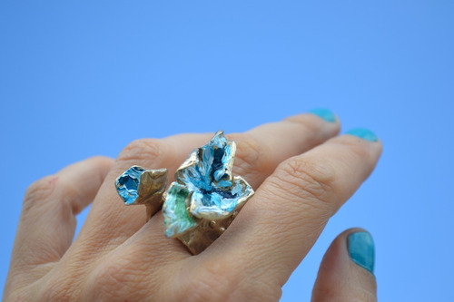 Imagen 6 de 10 de Anillo Dorado Y Turquesa, Bronce, Modelado Y Pintado A Mano
