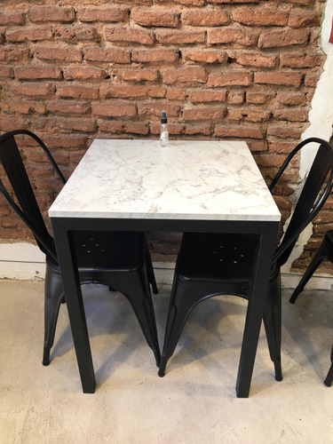 Mesa De Estructura De Caño Negra Con Tapa Mdf Simil Mármol