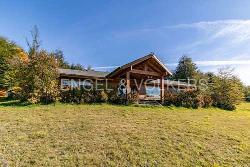Acogedora Casa Con Vista Al Valle De Huife En Pucón