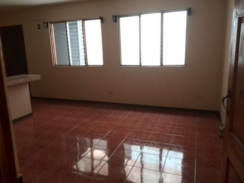 Imagen 3 de 8 de Apartamento Amplio, 5ta Entrada De Los Adobes