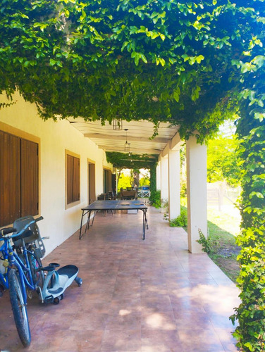 Casa En Venta 6 Ambientes En Barrio Santa Catalina, Lujan