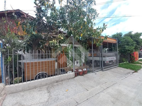 Casa En Venta De 4 Dorm. En Maipú