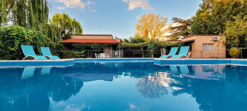 Casa En Venta - 6 Dormitorios 4 Baños - Mendoza