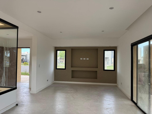 Venta De Casa 5 Ambientes A Estrenar En Barrio San Pablo