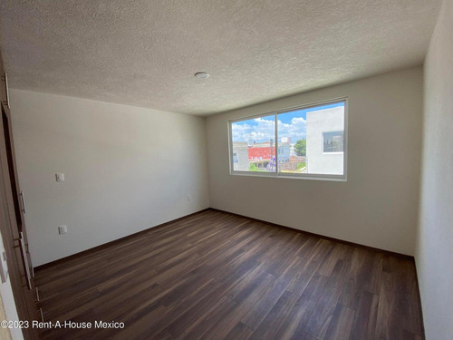 Casa En Venta En San Salvador Tizatlalli Metepec Gis 24-1102