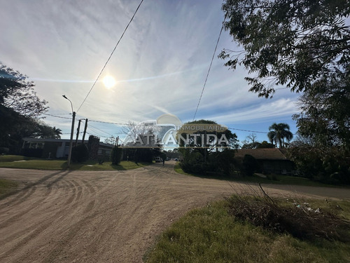 Excelente Oportunidad De Terreno En Venta, Ubicado En Atlántida A 3 Cuadras Del Centro. Inm Atlántida