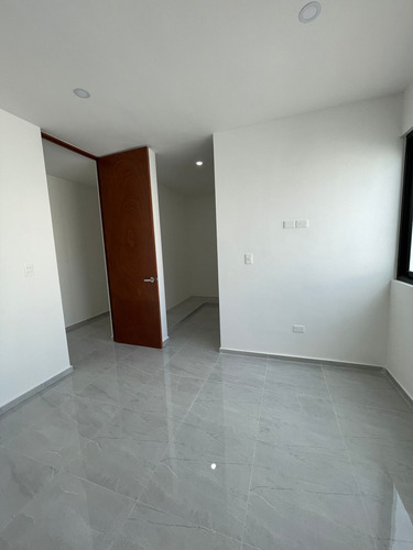 Casa En Venta En Dzityá Mérida, De Dos Plantas Con 4 Habitaciones Y Alberca