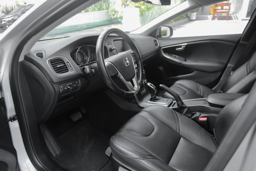 Volvo V40 2.0 T4 Comfort Turbo Gasolina 4p Automático