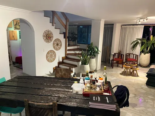 Apartamento En Venta En Conquistadores. Cod V12715