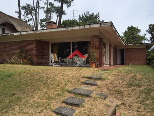 Casa En Pinares - Punta Del Este- Ref: 6735