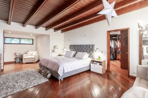 Casa En Venta En Los Rosales. Cod V8293