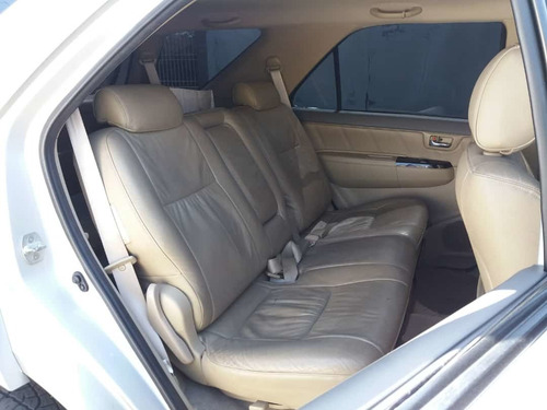 Imagen 10 de 14 de Toyota Fortuner 4x4