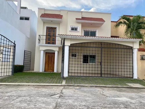 Casas en Renta en Villahermosa, 3 baños | Metros Cúbicos